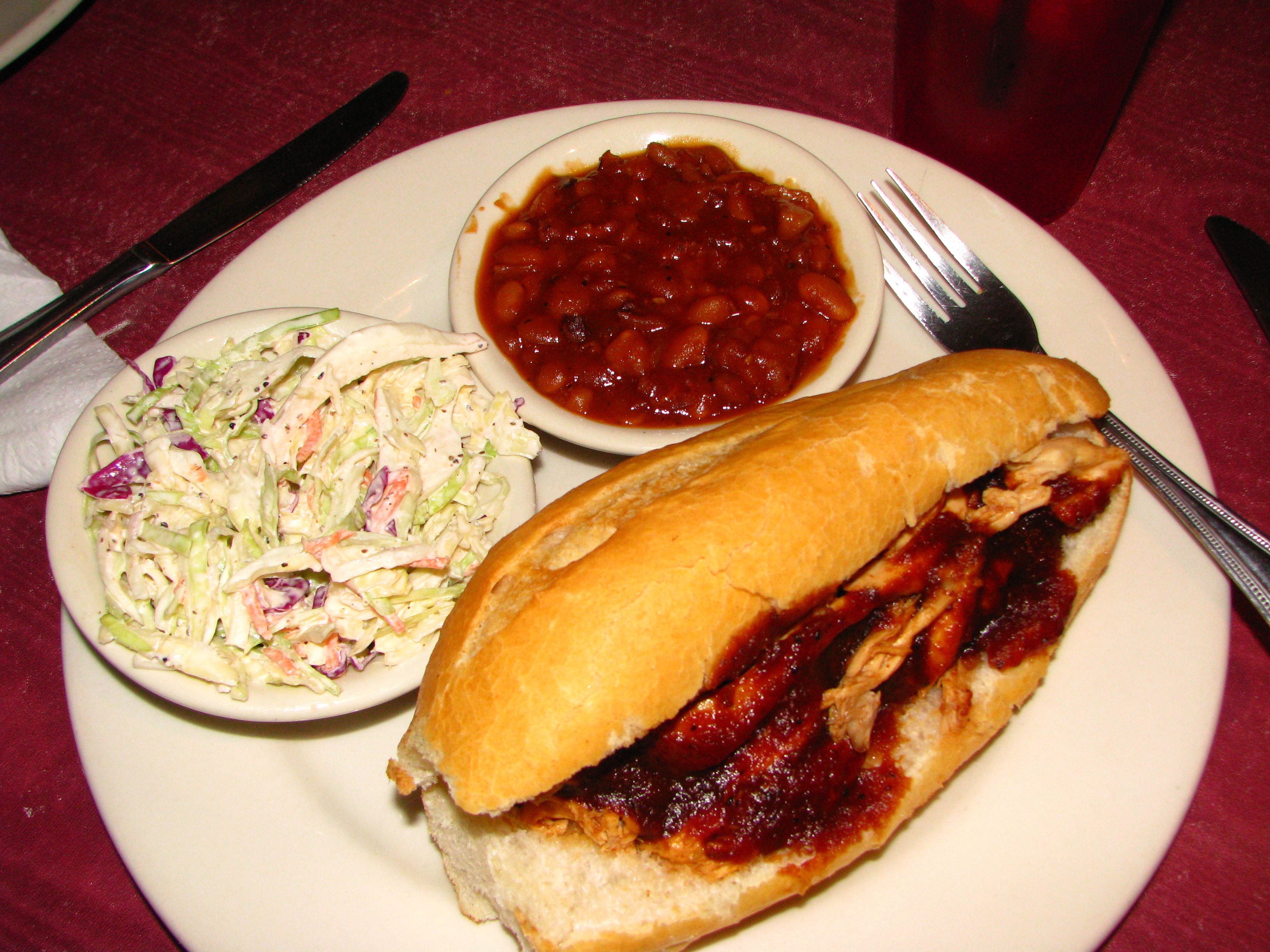 Pulled Chicken Sandwich (image credits: wikimedia)