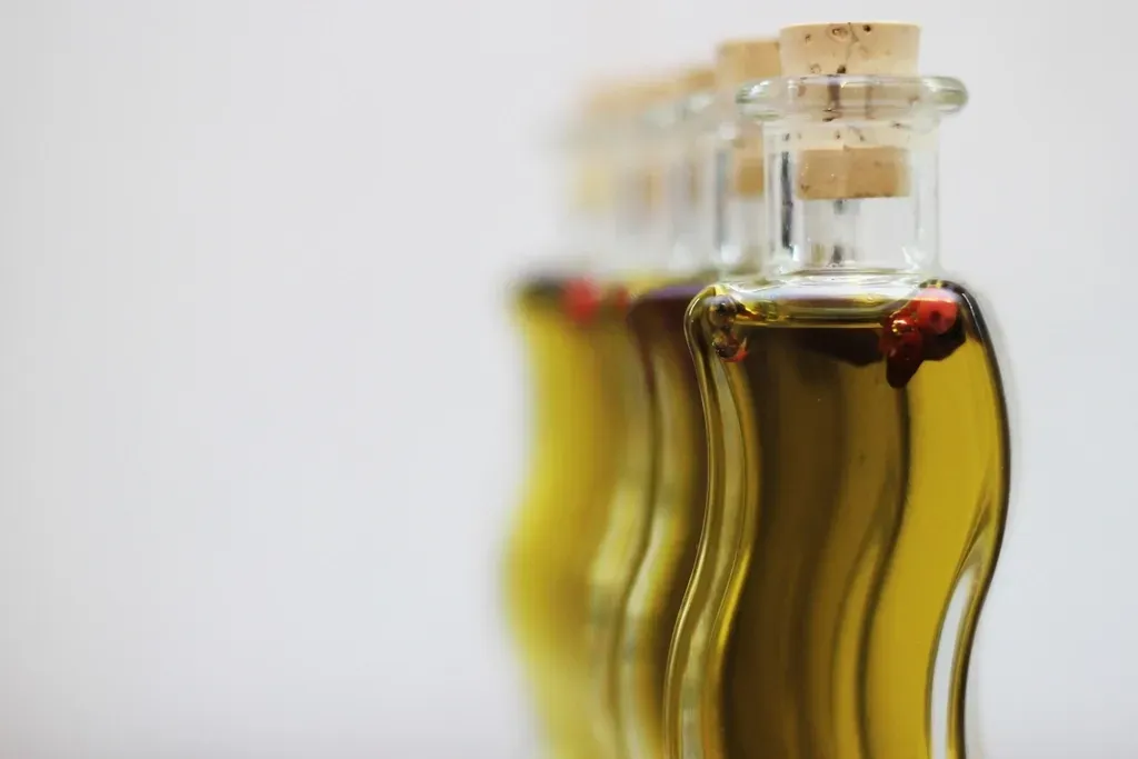 How to Not Get Financially Drained by Olive Oil (Image Credits: Rawpixel)