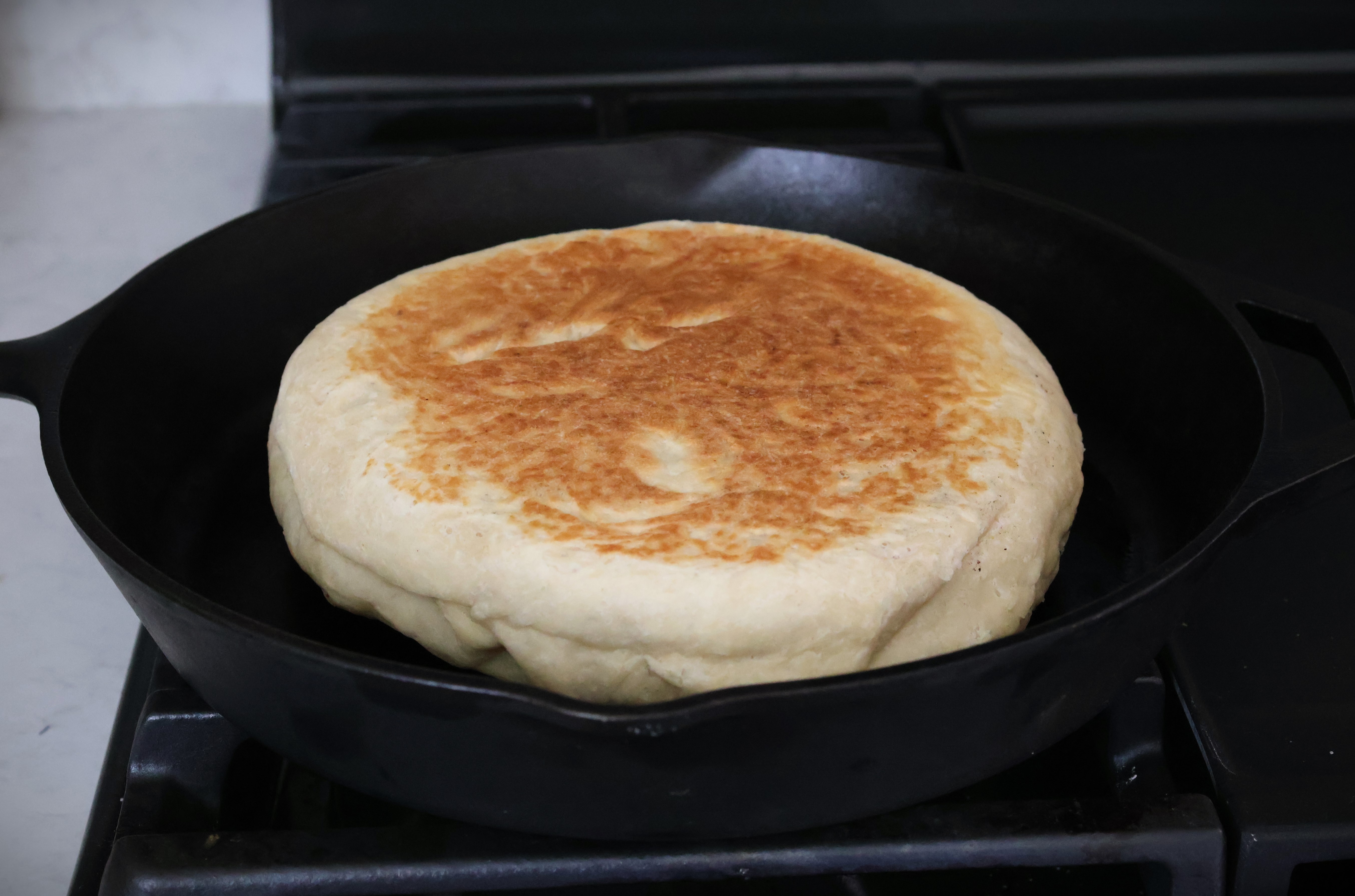 The Benefits of Using Cast Iron for Baking (image credits: wikimedia)