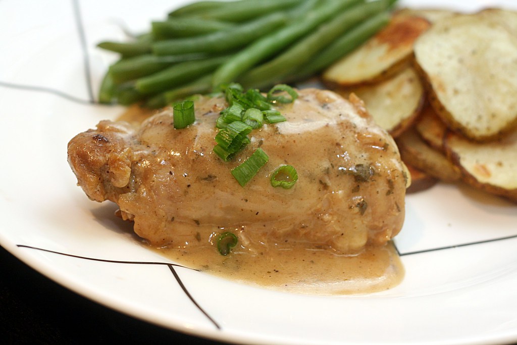 Braised Chicken Thighs in Wine Sauce (image credits: flickr)