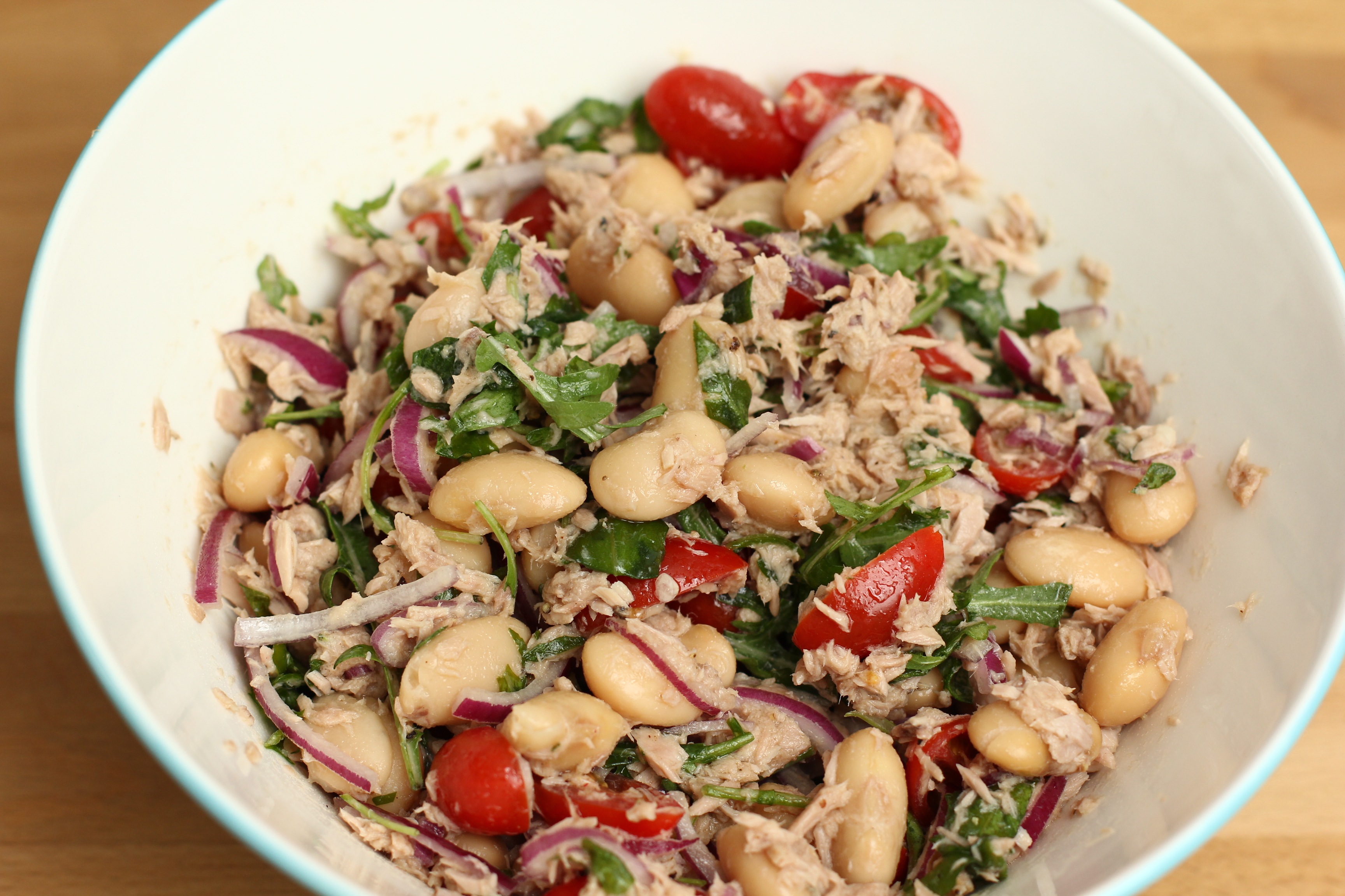 Tuna and White Bean Salad Bowl: Protein-Packed Powerhouse (image credits: wikimedia)
