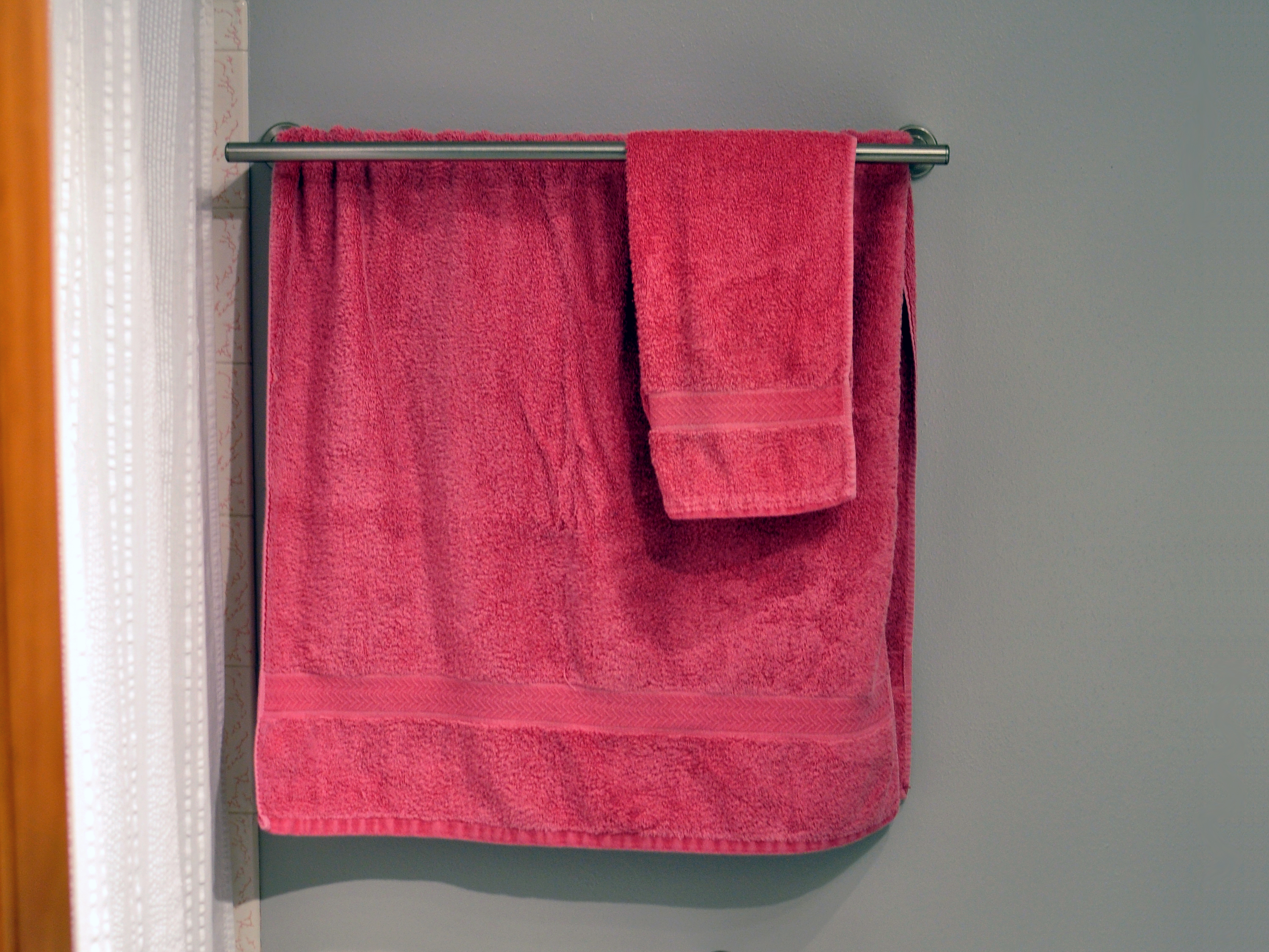 Why Your Towels Aren't Working Anymore (image credits: By Jessica F., CC BY 2.5, https://commons.wikimedia.org/w/index.php?curid=78872252)