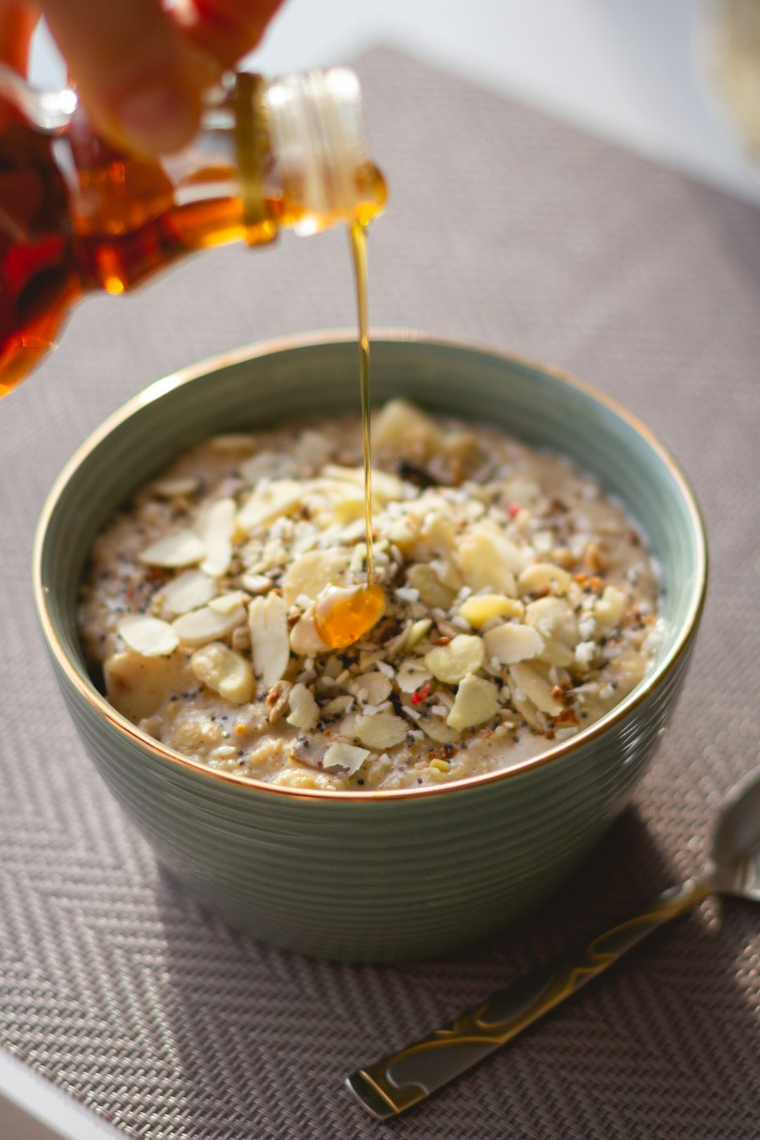 Flavored Oatmeal: The Sweet Breakfast Trap (image credits: unsplash)