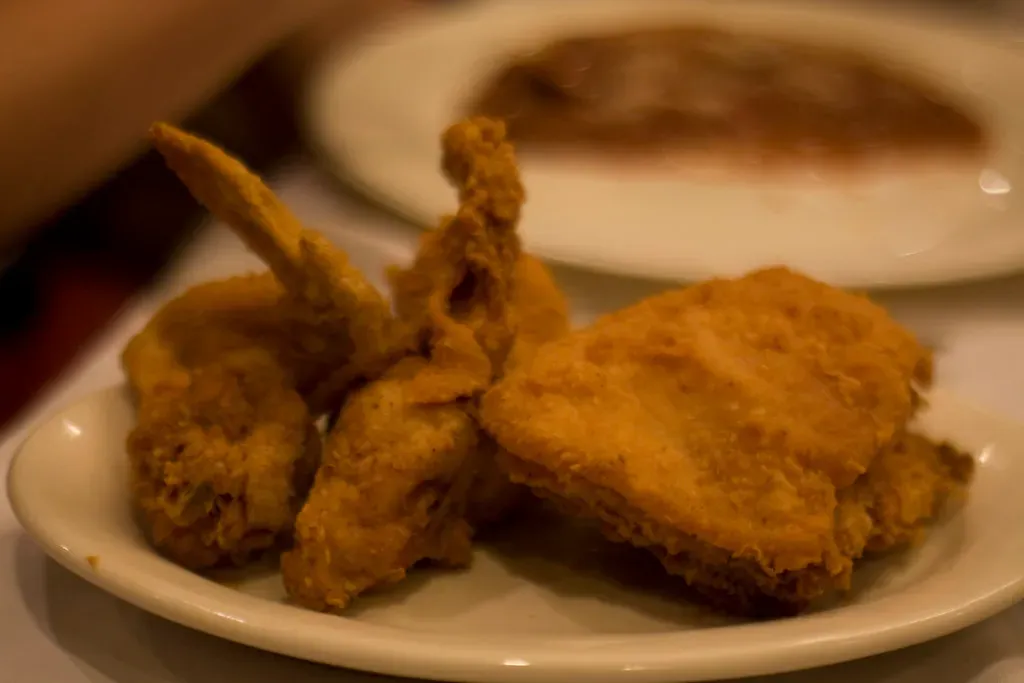 7. Never Order: Chicken Dishes (Image Credits: Flickr)
