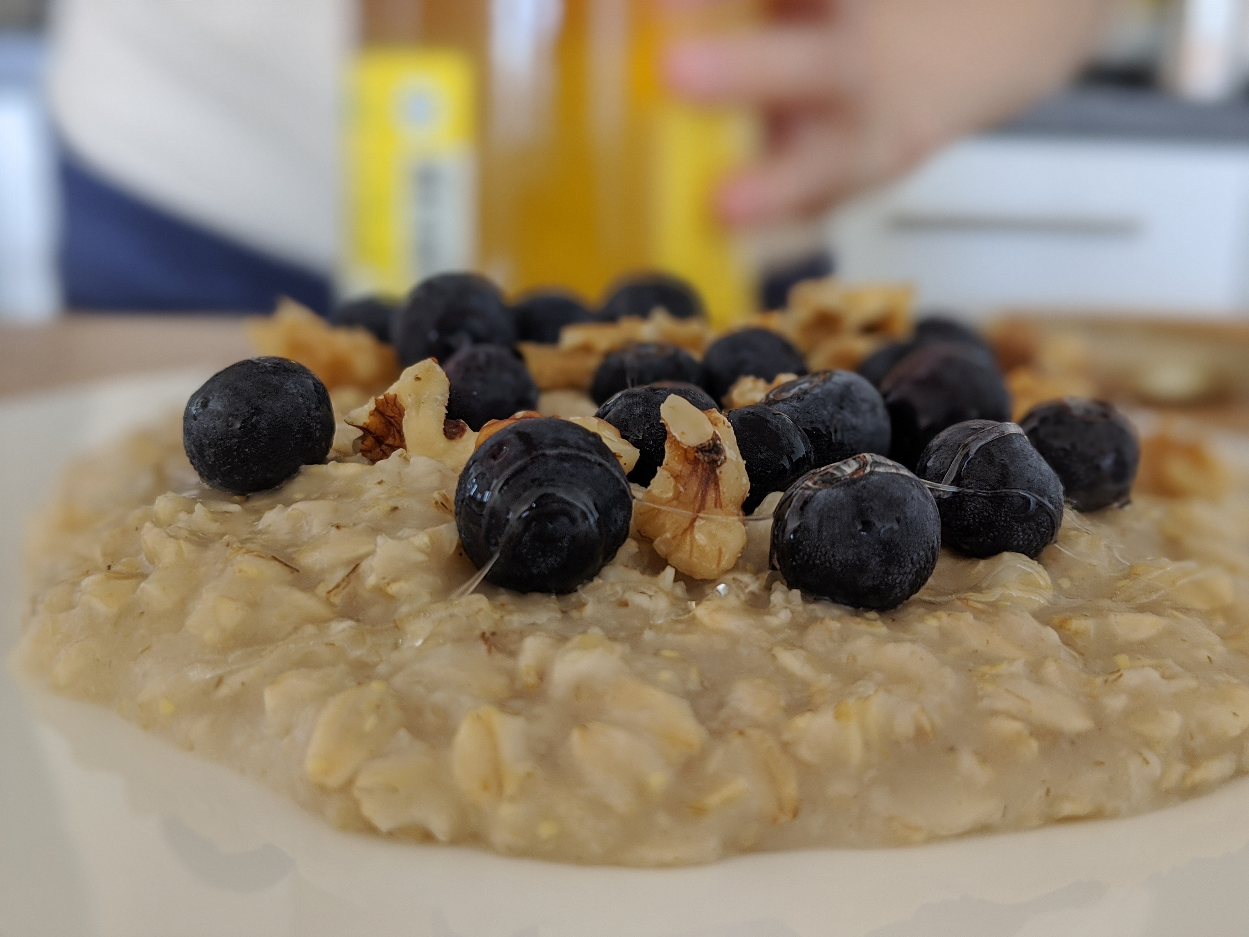 Oatmeal with Berries and Honey (image credits: wikimedia)