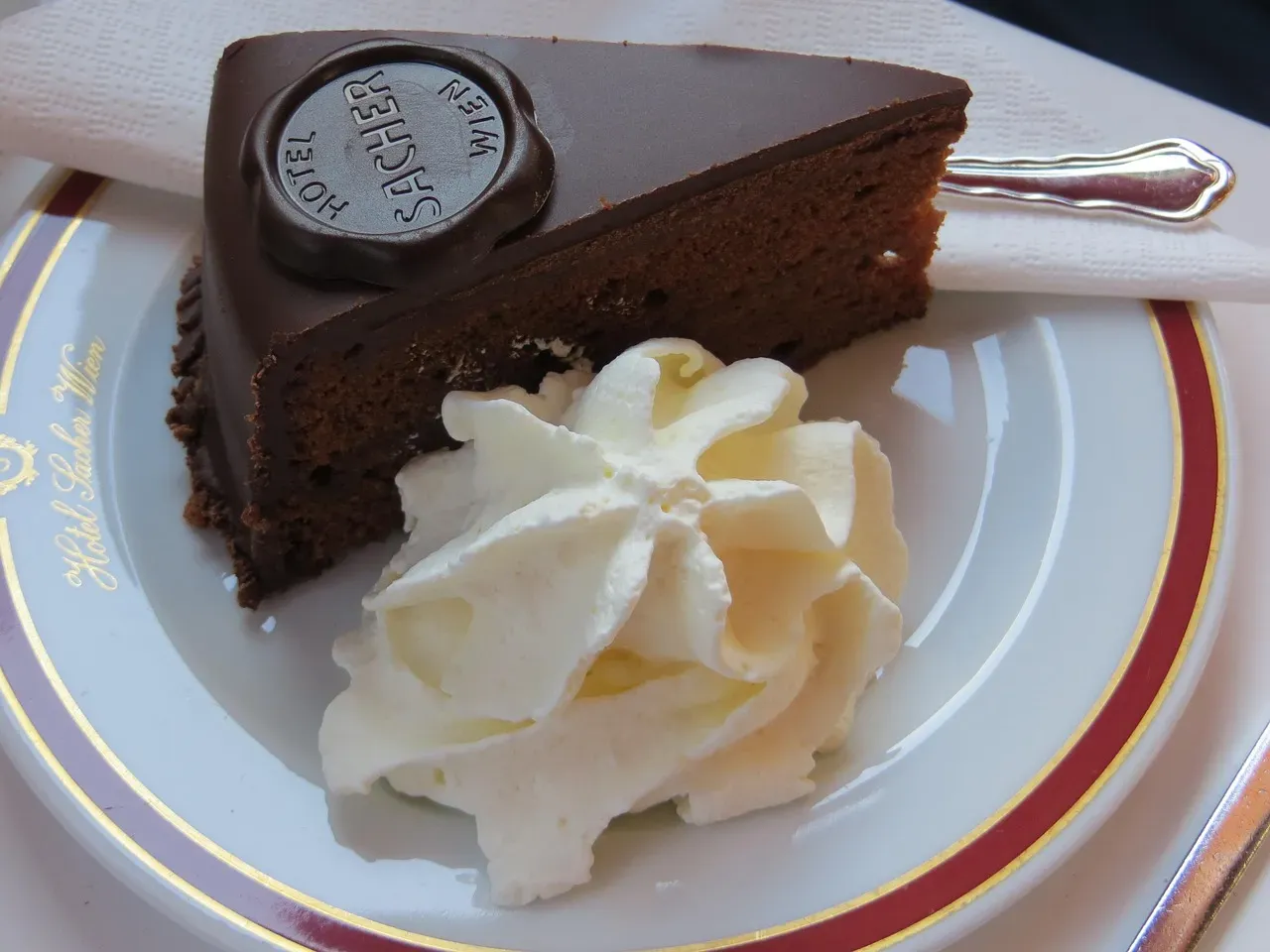 Café Sacher, Vienna (Image Credits: Pixabay)