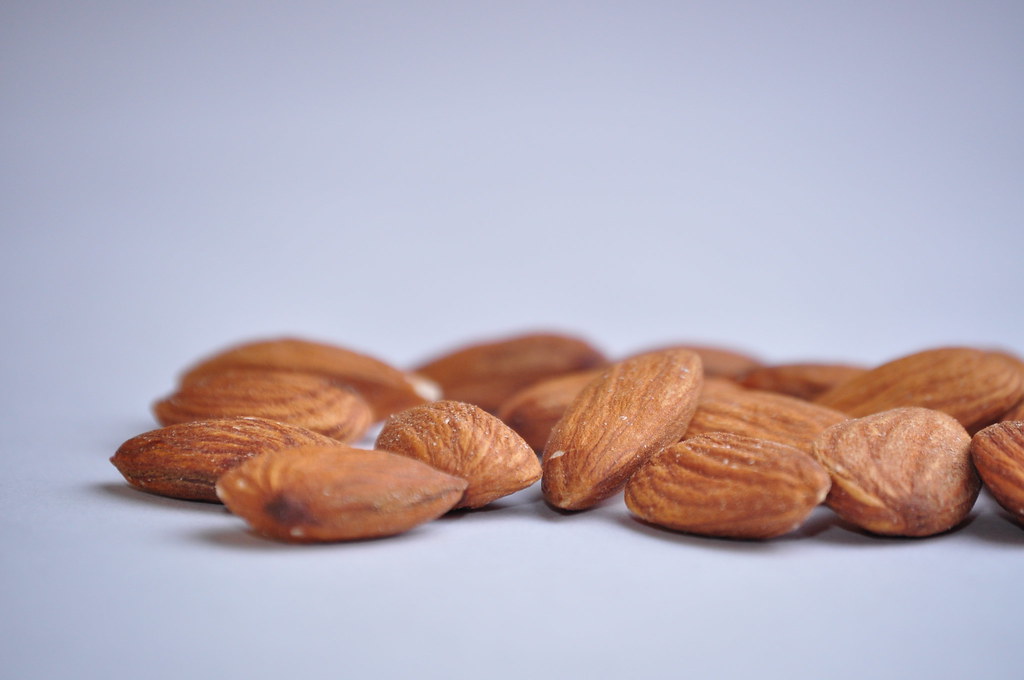 Why Almonds Are the Smart Middle Ground (image credits: flickr)