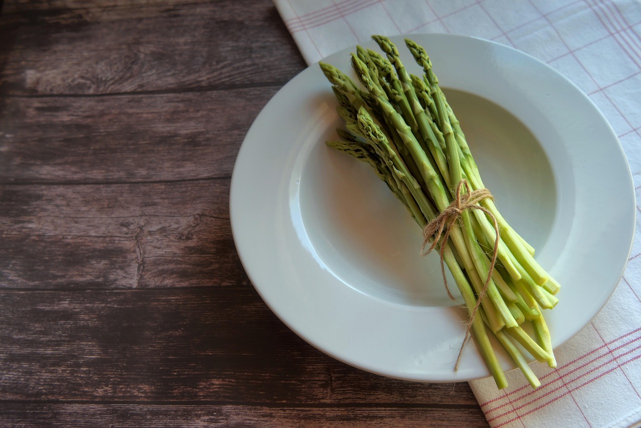 Asparagus: Slim Stalks, Big Benefits (image credits: pixabay)