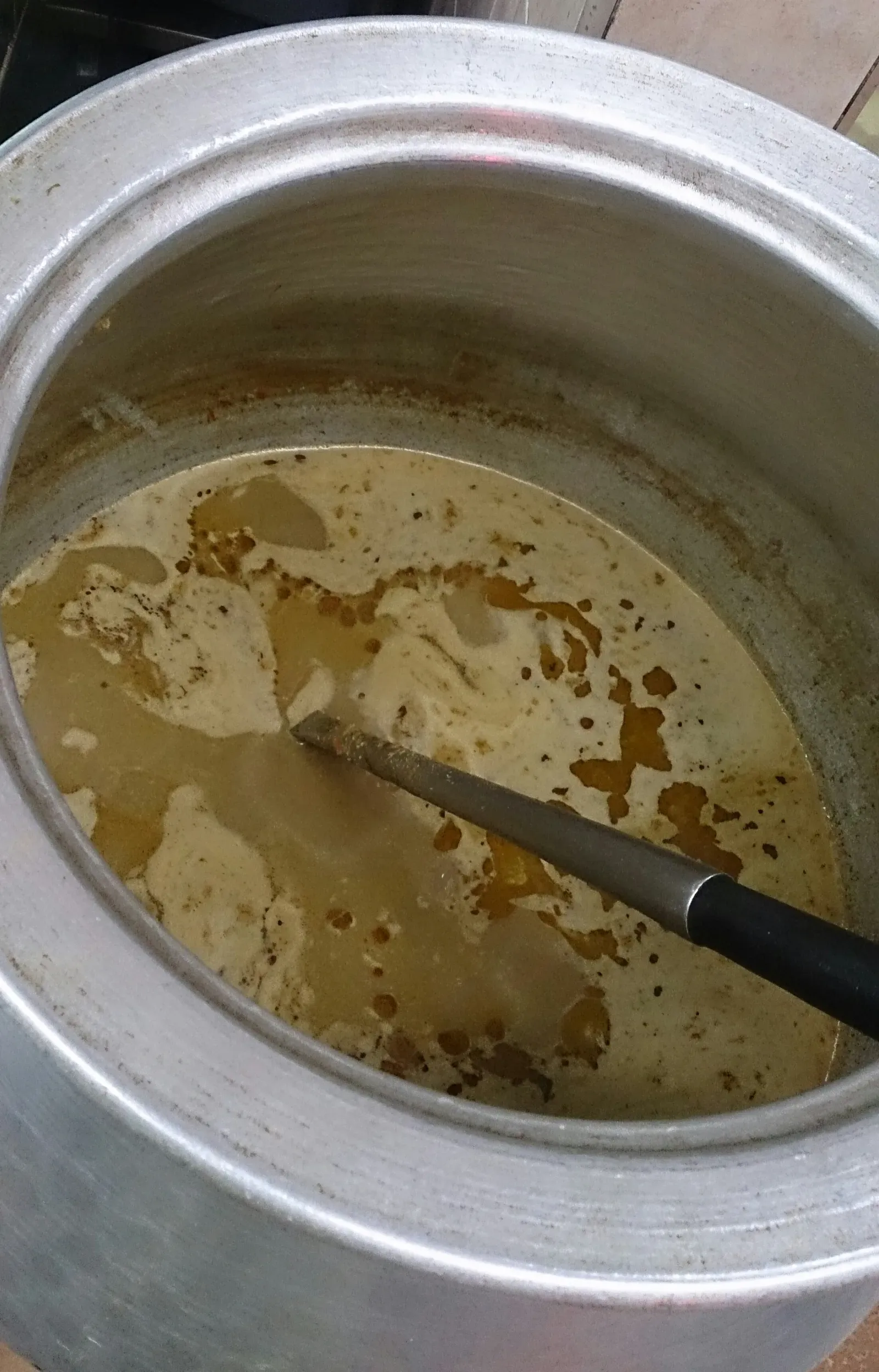 10. A Stockpot Always Ready for Scratch-Made Broth (Image Credits: Wikimedia)