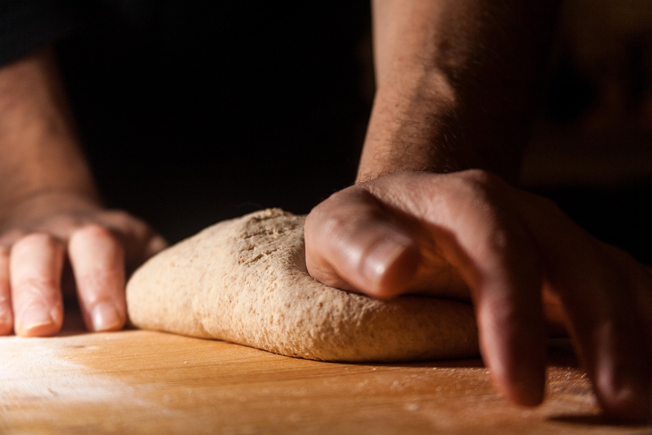 Handle High-Hydration Dough Without Fear (image credits: pixabay)