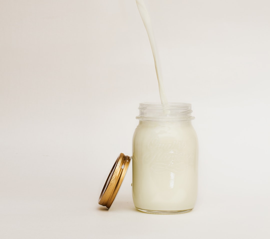Low-Fat or Skim Milk (image credits: unsplash)