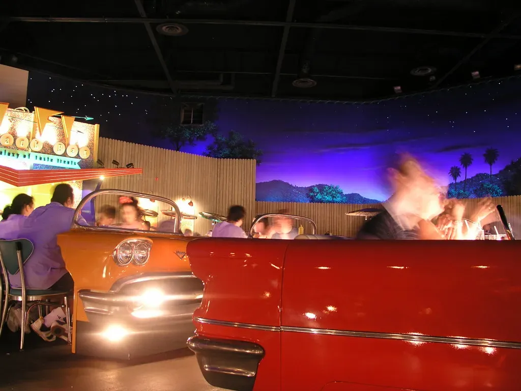 Experiential Dining Theater: Spectacle Over Substance (rickpilot_2000, Flickr, CC BY 2.0)