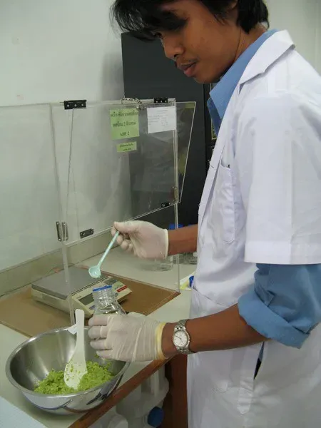 What Pesticide Testing Data Actually Shows (Fruitnet.com, Flickr, CC BY 2.0)