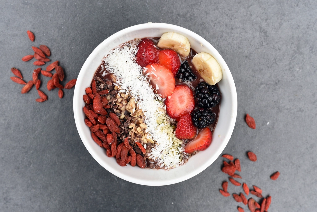 Pre-Made Smoothie Bowls: Instagram-Worthy Sugar Bombs (image credits: rawpixel)