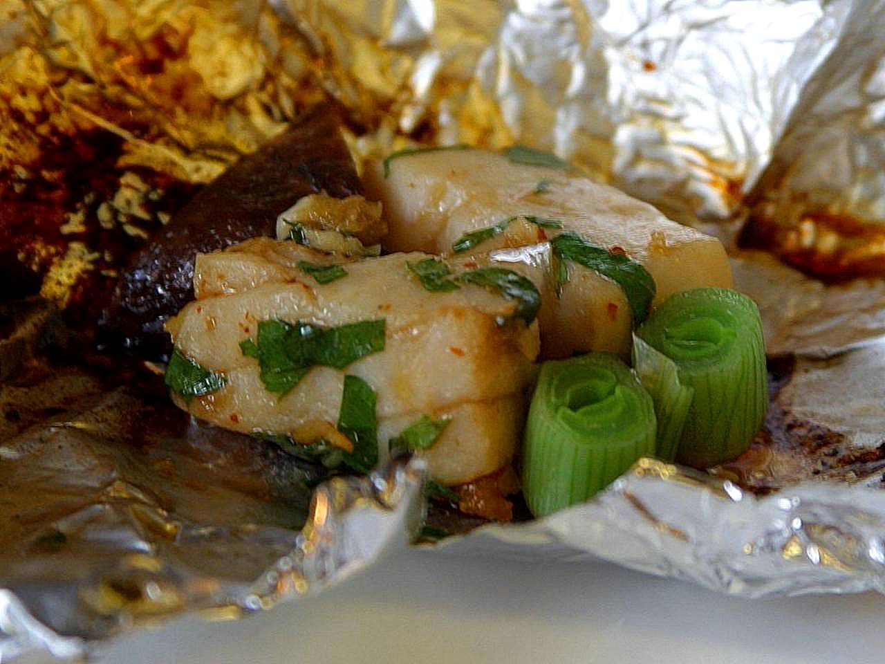 Simple Preparation: Making the Gourmet Tuna Salad Wrap at Home (image credits: wikimedia)