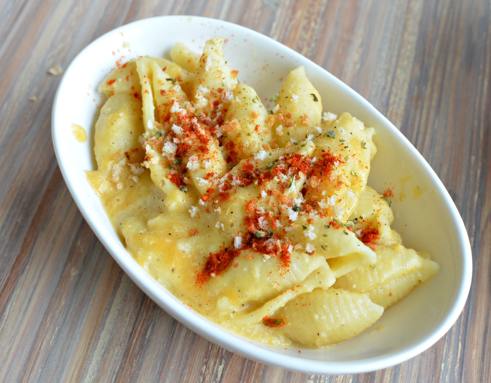 Dairy-Free Mac and Cheese with Cashew Sauce (image credits: wikimedia)
