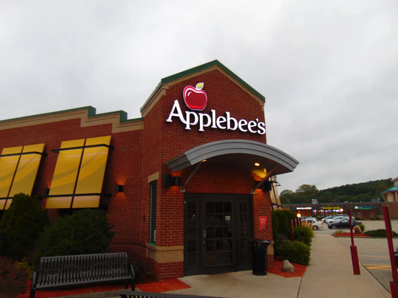 5. Applebee's: Declining Traffic, Unchanged Prices (Image Credits: Wikimedia)
