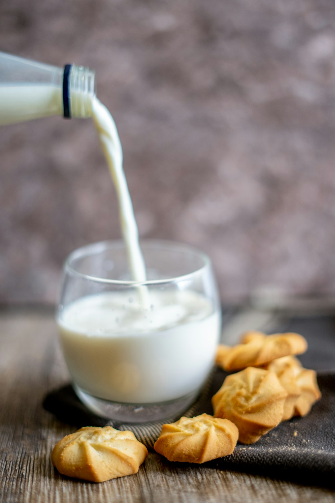 Store-Bought Almond Milk: When Healthy Goes Horribly Wrong (image credits: unsplash)