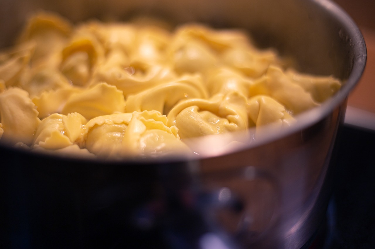 Cheesy Tortellini and Spinach Bake (image credits: pixabay)