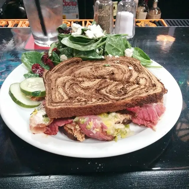 Earth Signs, Comfort, and the Table (grggrssmr, Flickr, CC BY-SA 2.0)