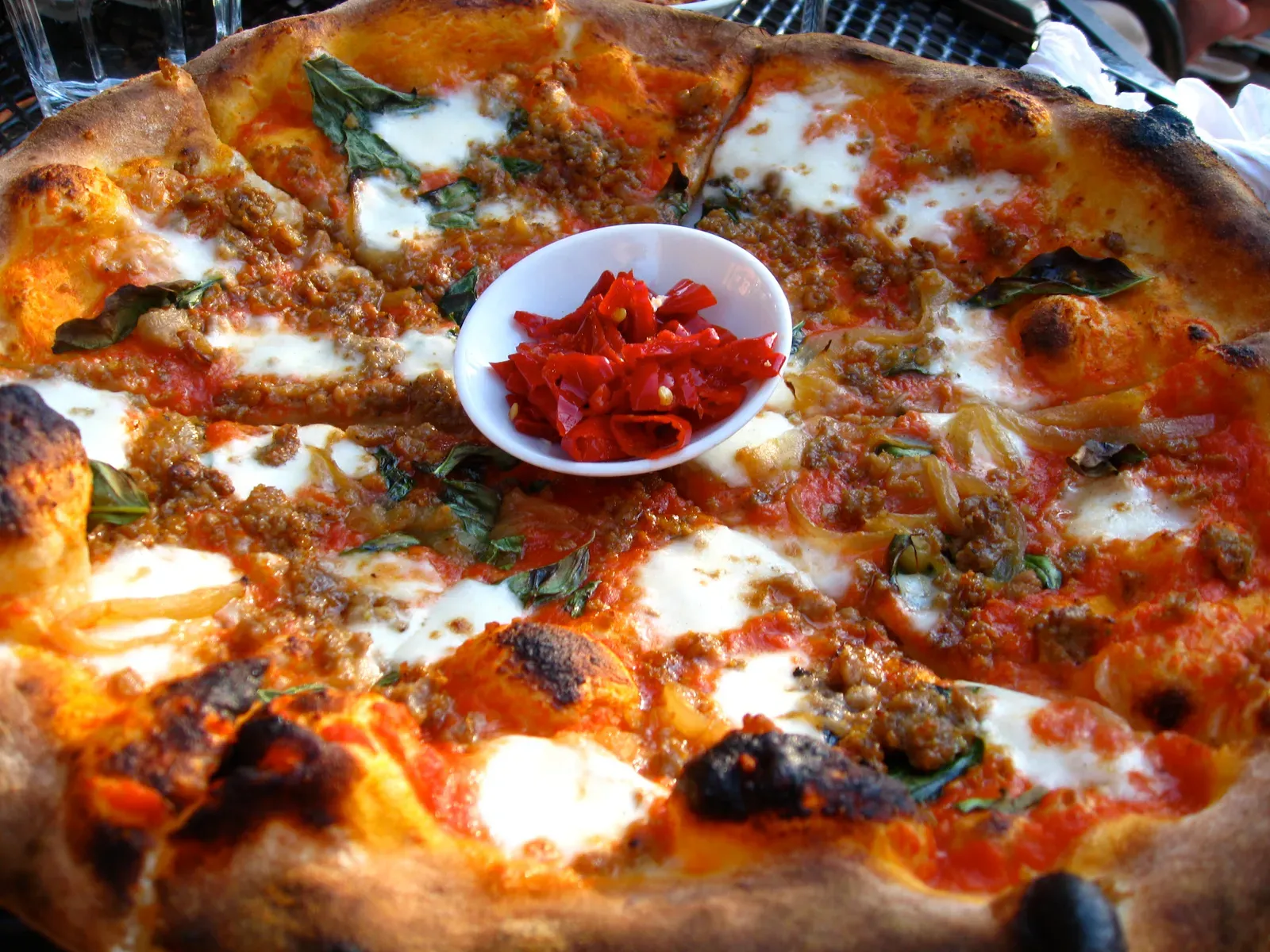 1. Genio Della Pizza: Italian Excellence in Your Freezer (Image Credits: Wikimedia)