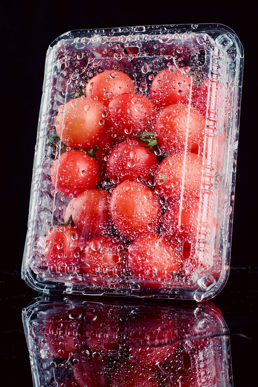 Plastic Food Storage Containers Are Leaching Danger (image credits: unsplash)