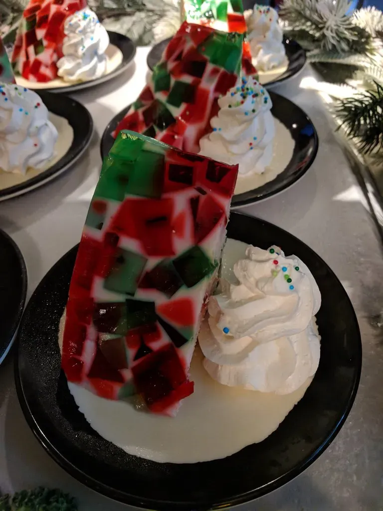 The Jiggly Crown Jewel: Jell-O Salads Ruled Supreme (Image Credits: Flickr)