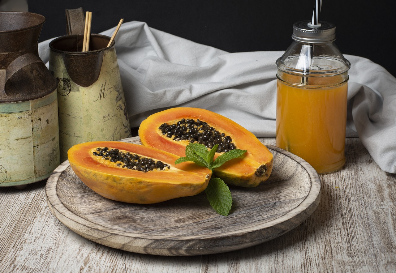 Papaya: Nature’s Digestive Enzyme Powerhouse (image credits: pixabay)