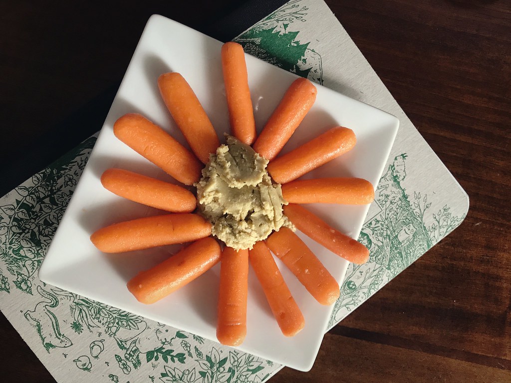 Carrot Sticks with Hummus (image credits: flickr)