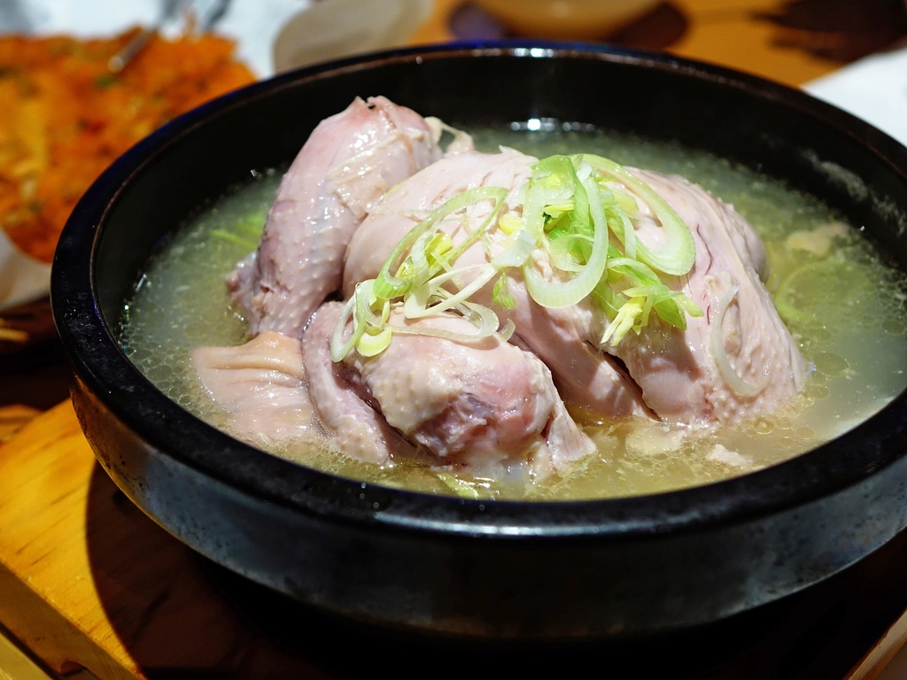 #2: Chicken Soup—Classic Comfort with Real Health Benefits (image credits: rawpixel)