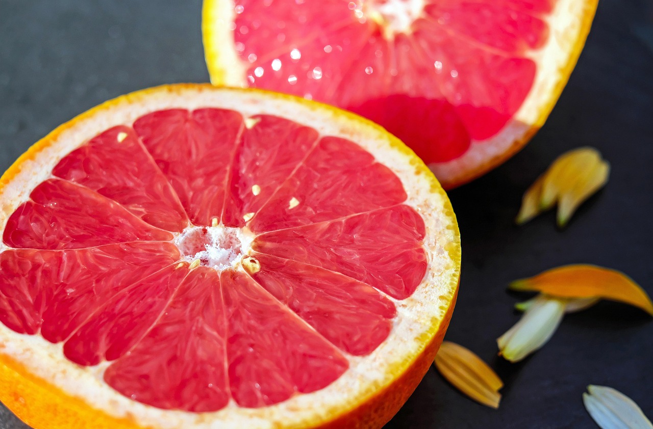 Grapefruit: Tart and Blood Sugar-Friendly (image credits: pixabay)