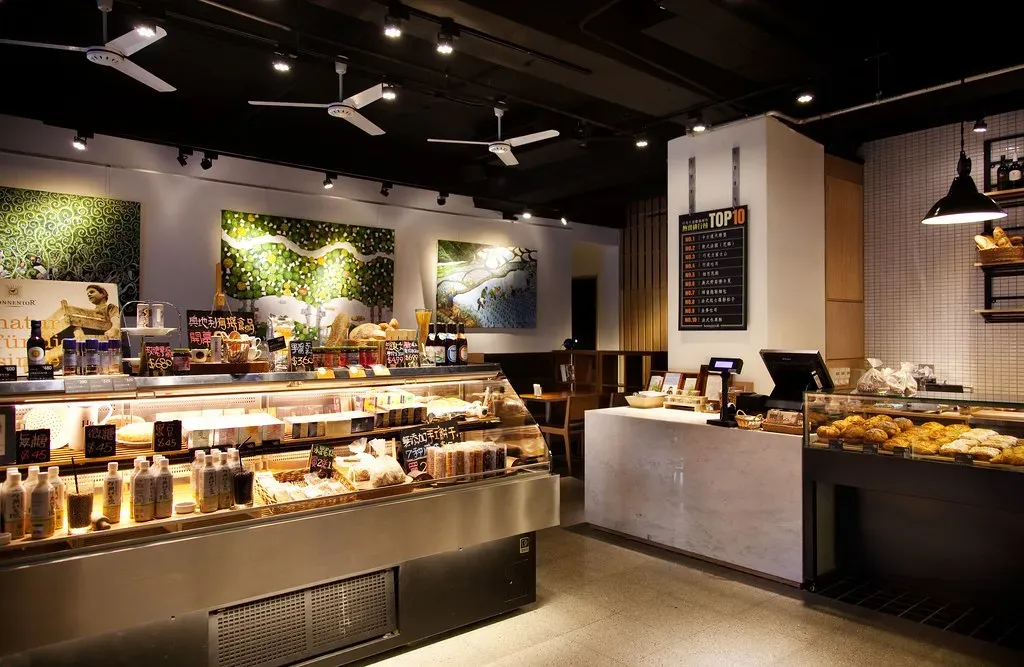 3. Food Halls Are Replacing Buffets at an Accelerating Pace (Image Credits: Flickr)