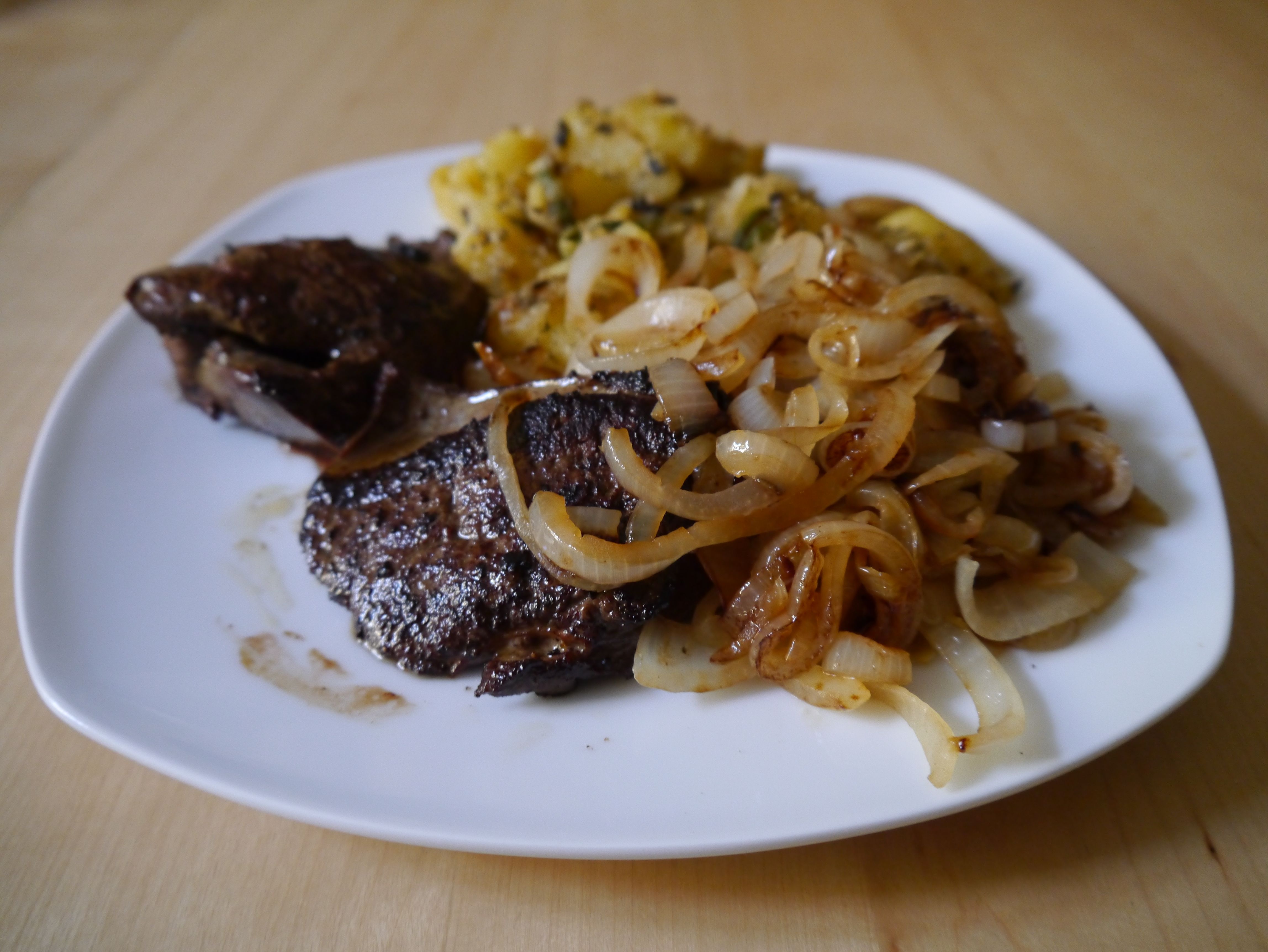 Liver and Onions - The Weekly Organ Meat Dinner (image credits: By Alter Fritz, CC BY-SA 4.0, https://commons.wikimedia.org/w/index.php?curid=43331909)
