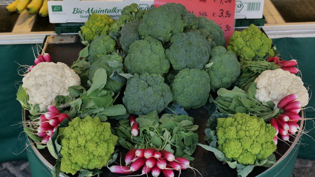 Broccoli and Cauliflower: The Fiber-Rich Volume Champions (image credits: unsplash)