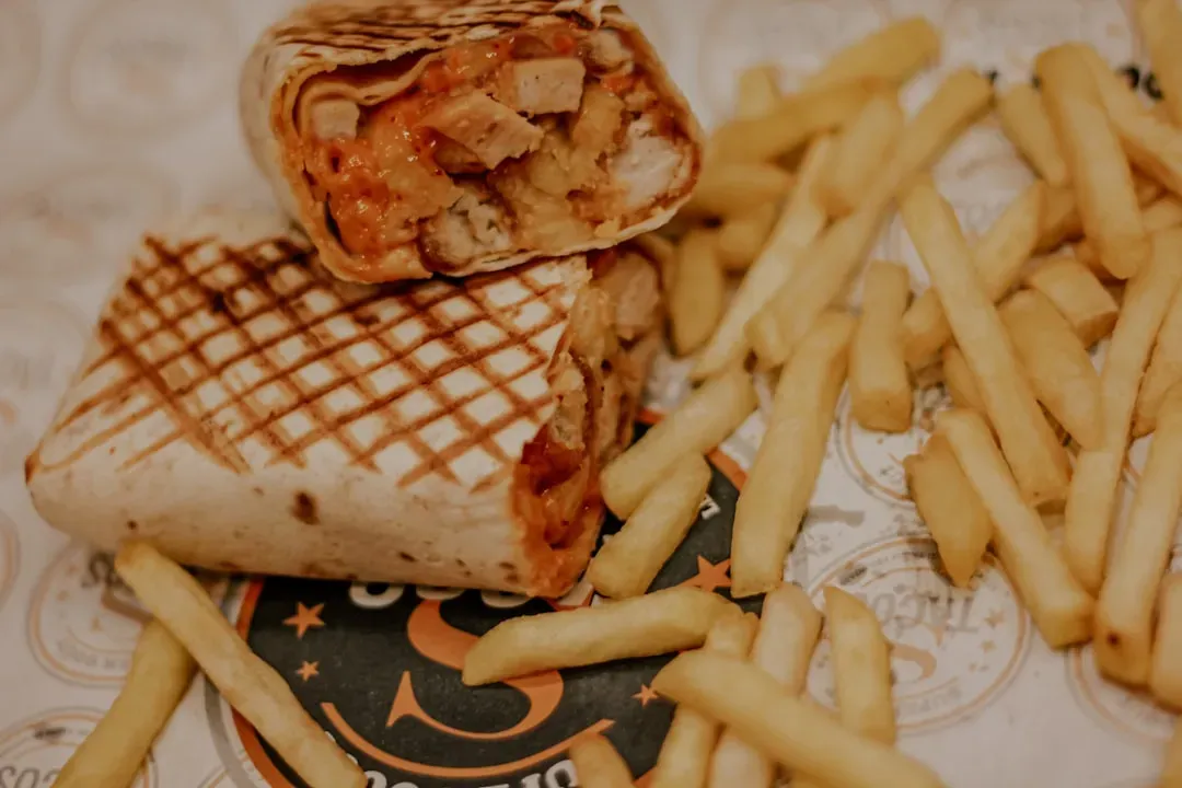 6. Heavy or Greasy Fast Food: The Slow Digestion Problem (Image Credits: Unsplash)