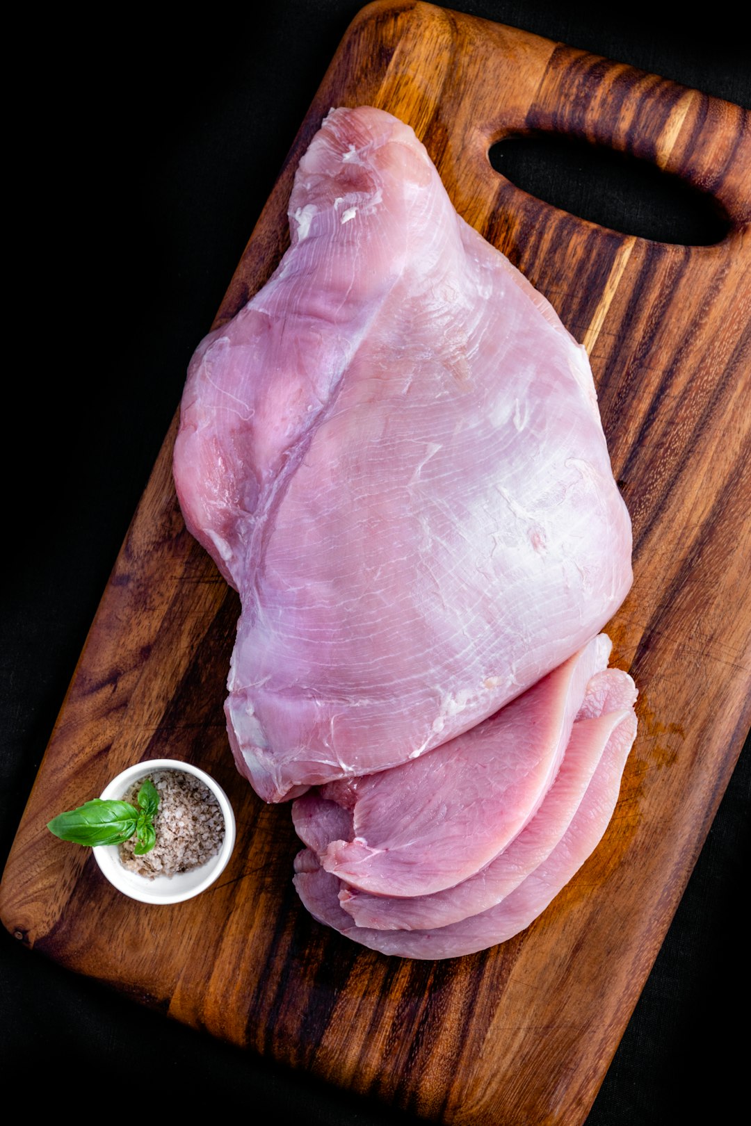 Raw Turkey: The Thanksgiving Tradition That Needs to Stop (image credits: unsplash)