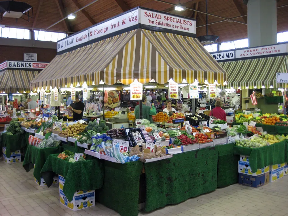 Food Halls Are Creating Culinary Communities (Image Credits: Wikimedia)