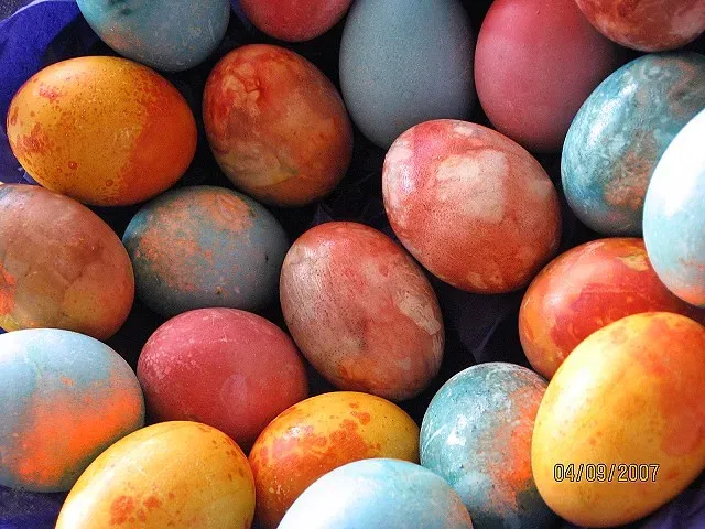 7. Salt on Fruit: A Trick That Keeps Surprising People (Image Credits: Flickr)