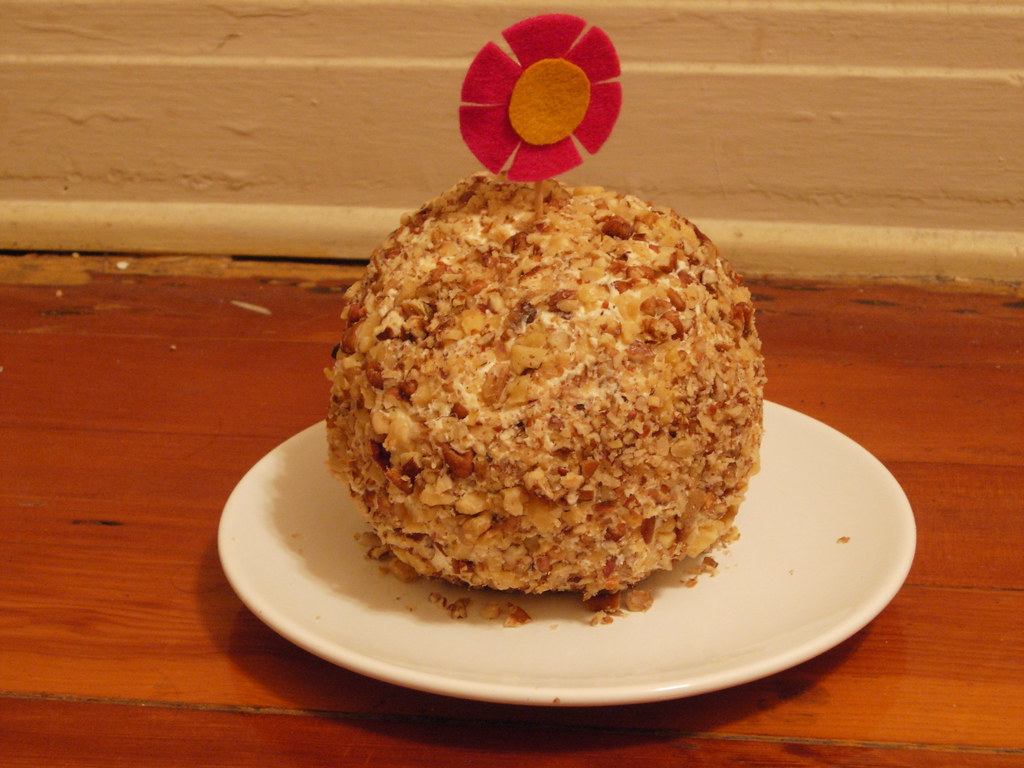 Pineapple Cheese Ball (Image Credits: Flickr)