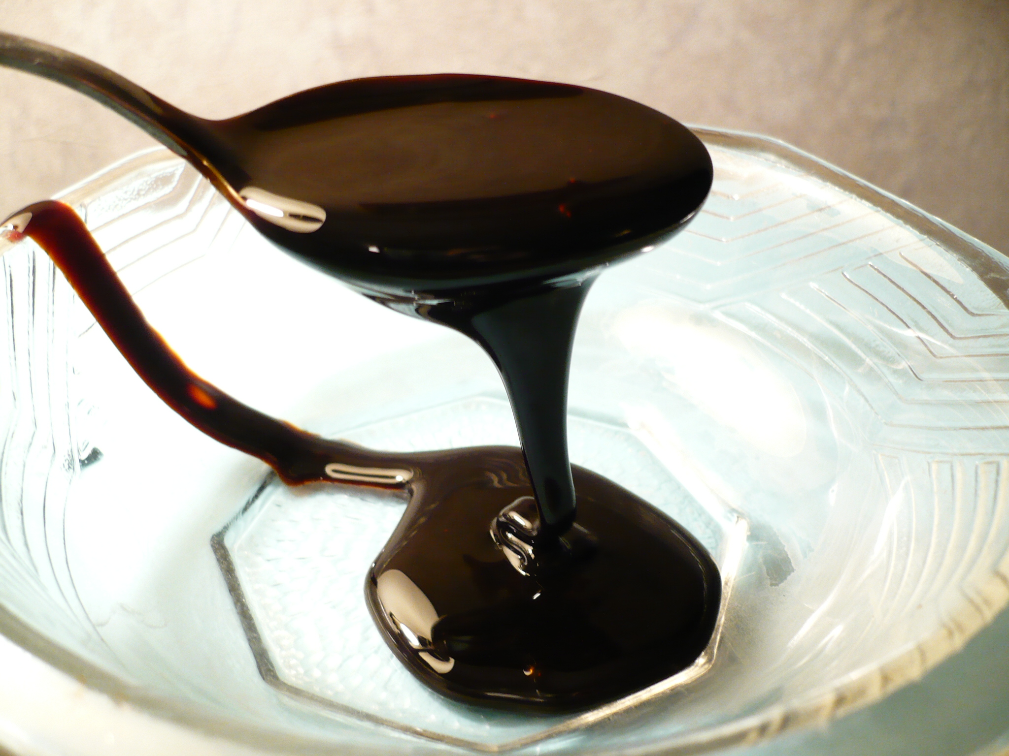 9. Molasses: Nutrients Overshadowed by Sugar Load (image credits: wikimedia)