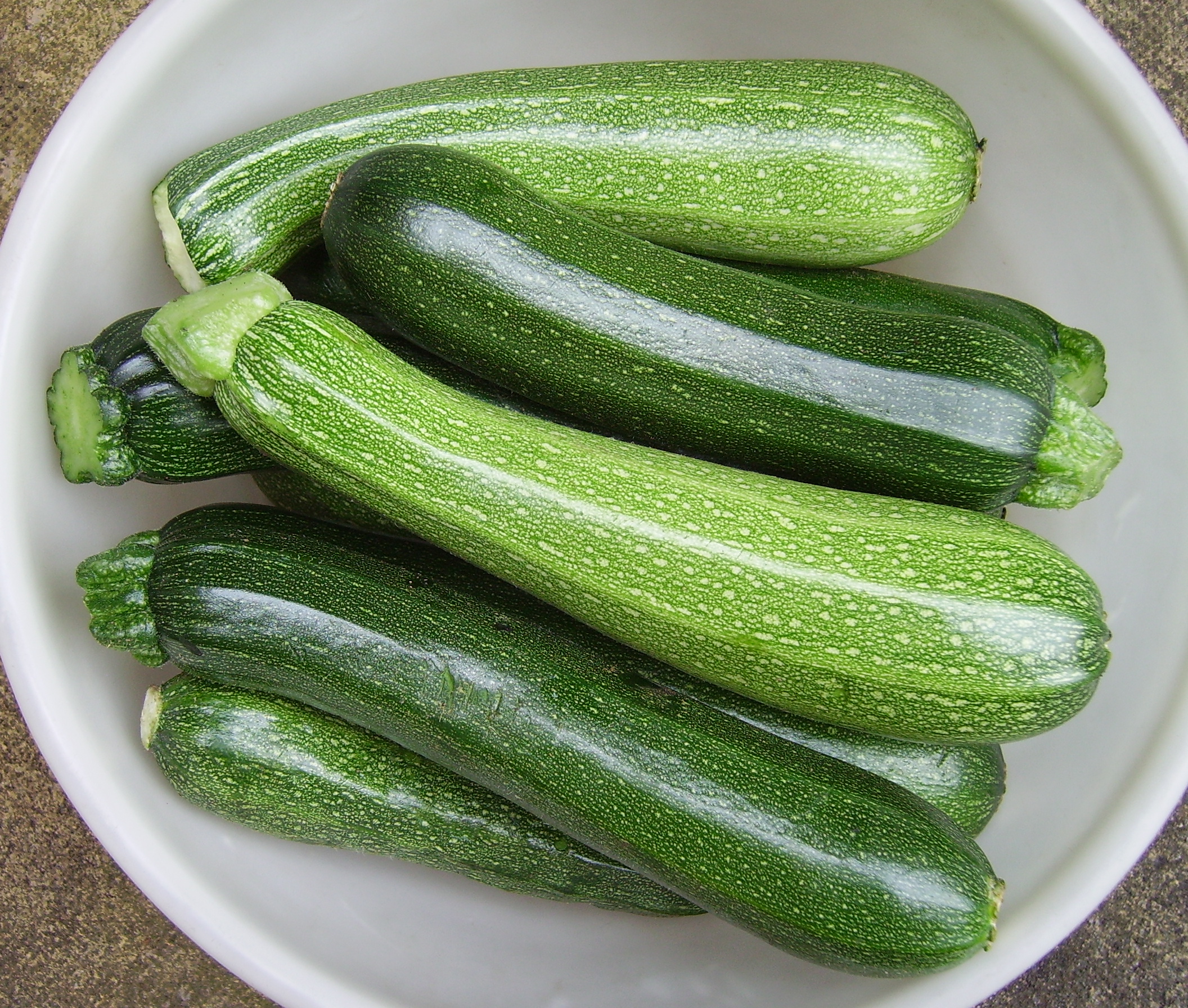 Zucchini: Hydration in Every Bite (image credits: wikimedia)