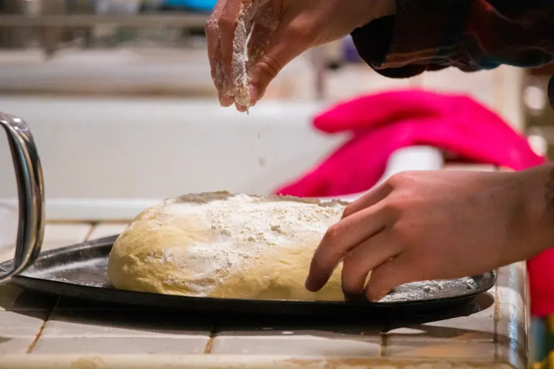 A Chemical With a Century-Long History in American Bread (Image Credits: Unsplash)