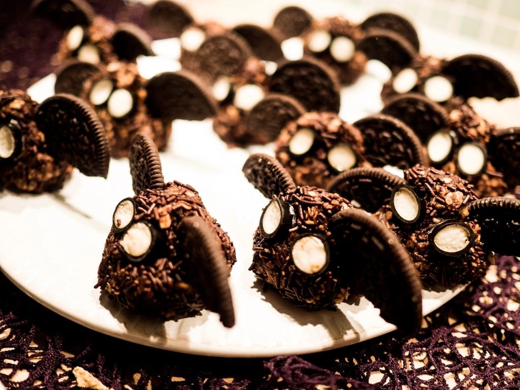 Quick Halloween Bark For Sweet Endings (Image Credits: Rawpixel)