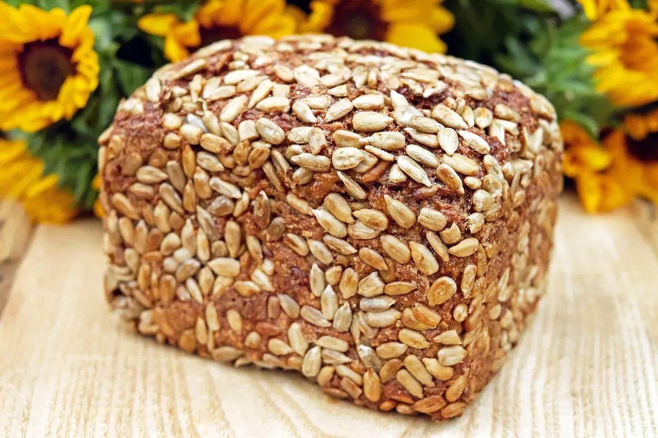 The Misleading Label Maze: "Multigrain," "Honey Wheat," and "12-Grain" (Image Credits: Pixabay)