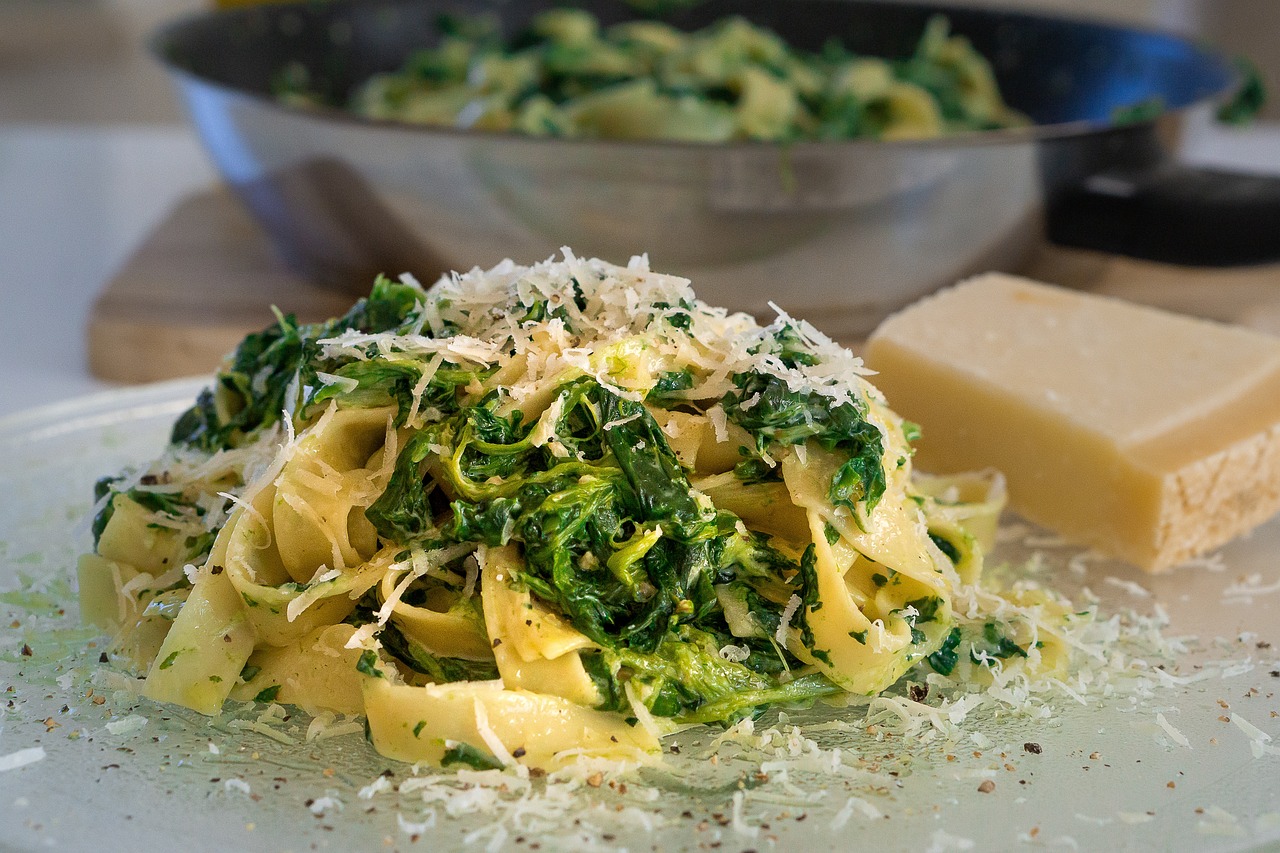 Whip Up Creamy Pasta with Frozen Spinach (image credits: pixabay)