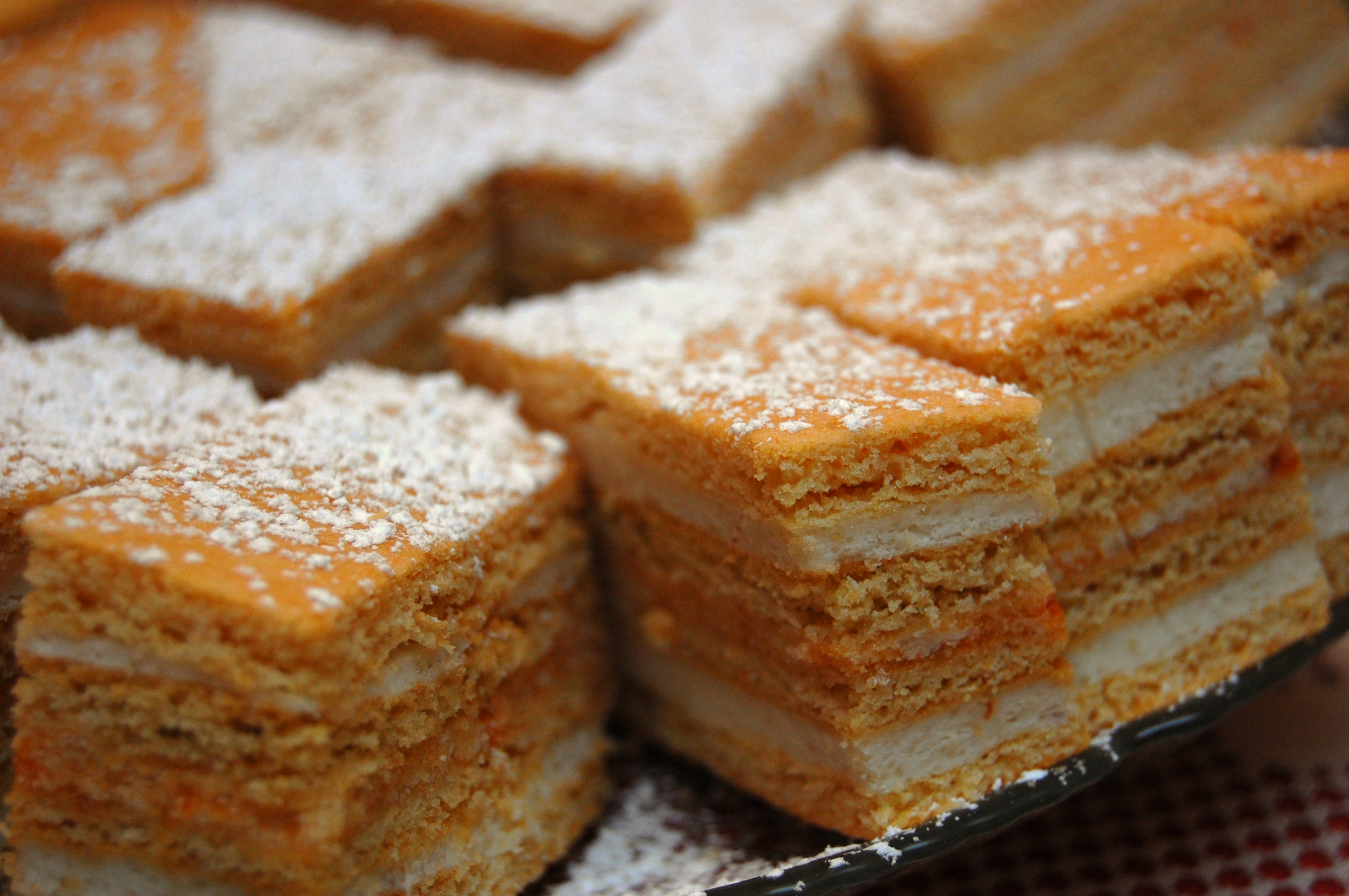 Modern Interpretations of Honey Cakes (image credits: wikimedia)