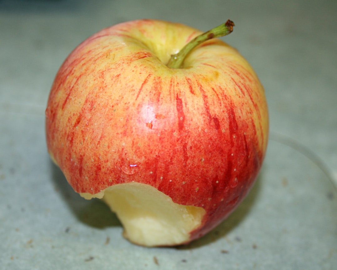 Apples: Fiber-Rich but Potentially Filling (image credits: unsplash)