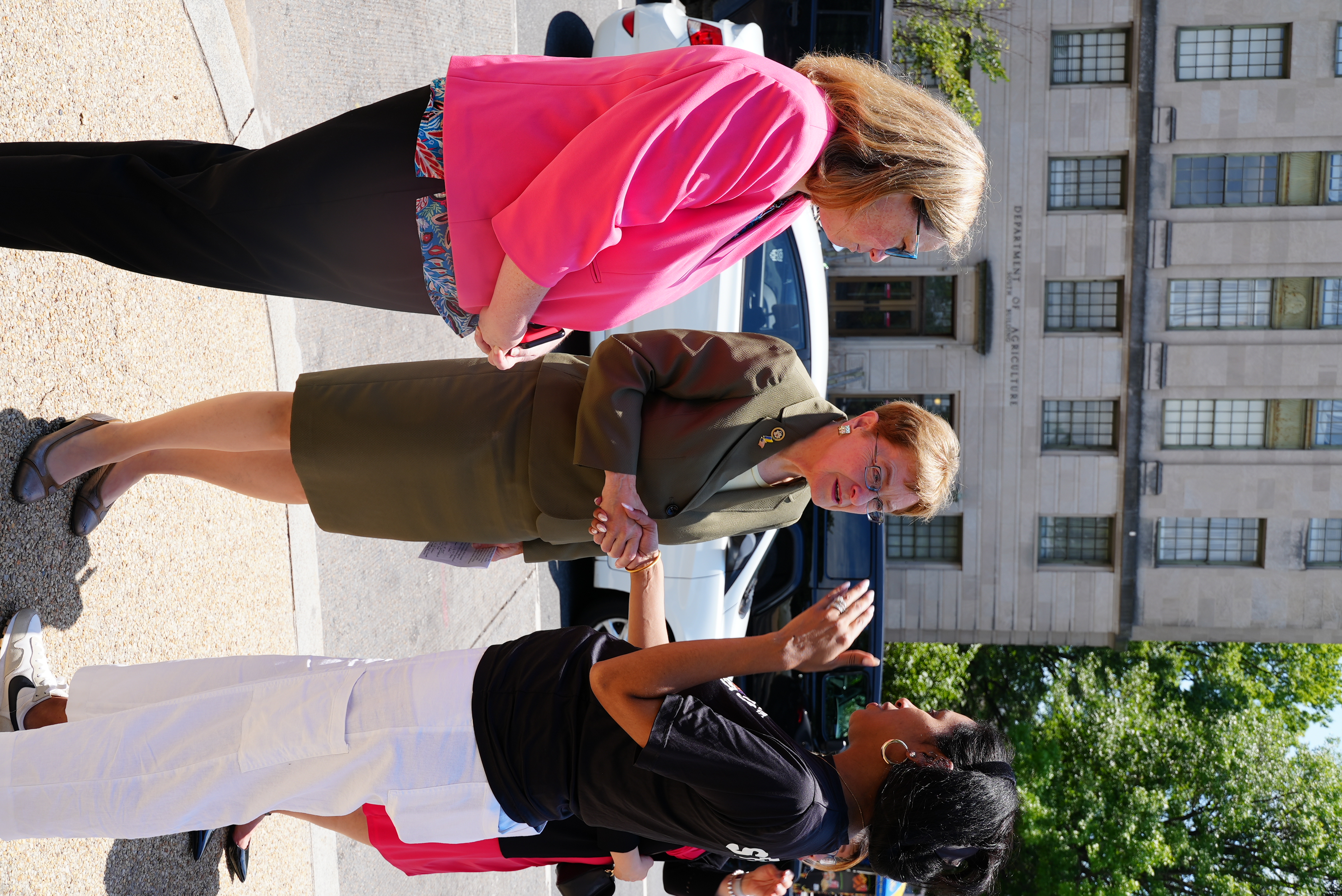 Locally Sourced Ingredients Become the Norm (image credits: wikimedia)