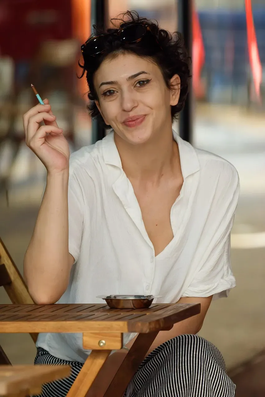 10. You Seat Yourself and Ignore the Host Stand (Image Credits: Pixabay)