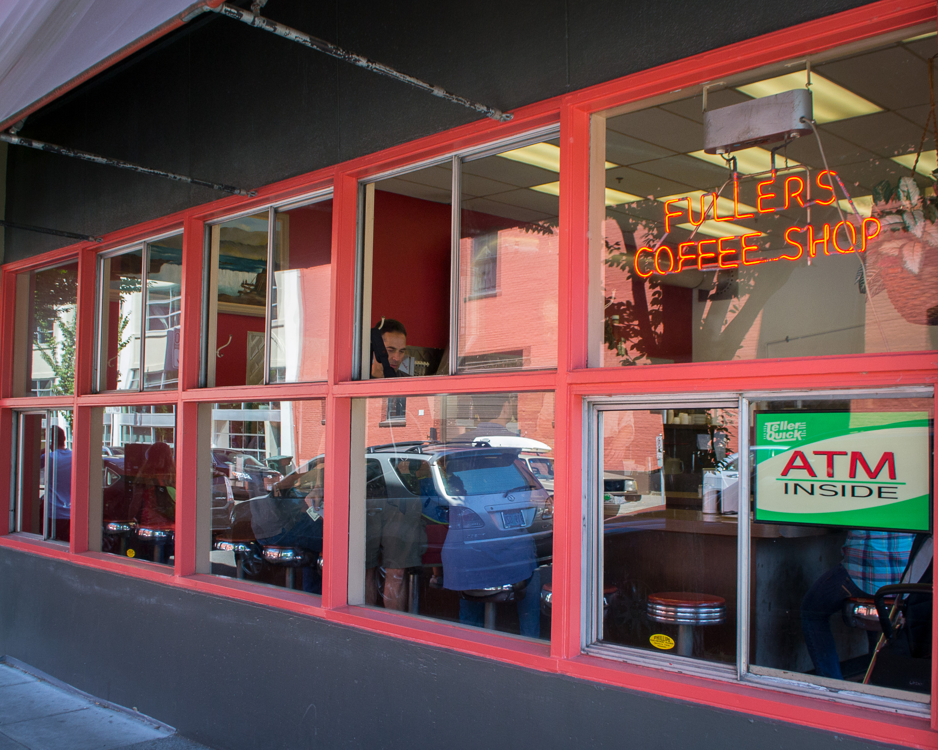 Fuller's Coffee Shop: Portland's Unchanged Classic (image credits: By Visitor7, CC BY-SA 3.0, https://commons.wikimedia.org/w/index.php?curid=27155415)